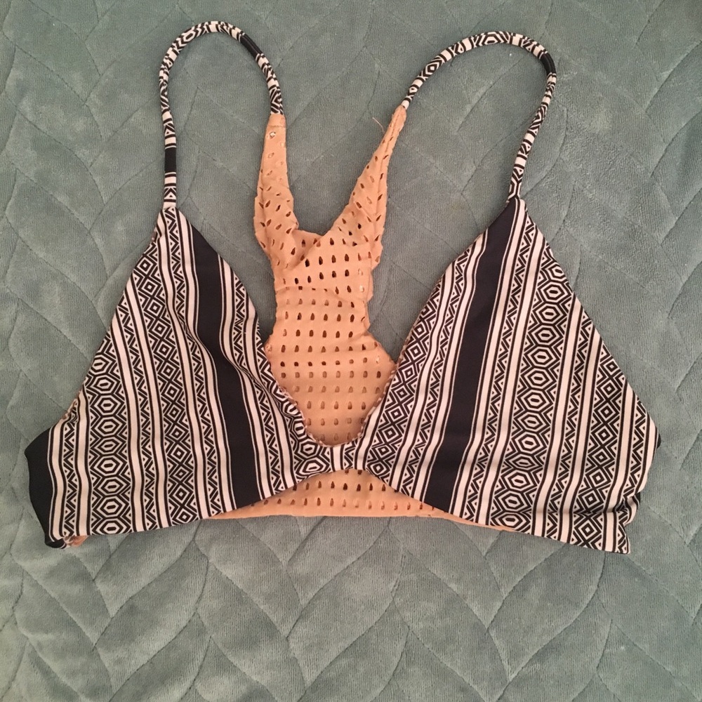 ❌SOLD❌BNWOT Acacia Jaws top in Polynesia